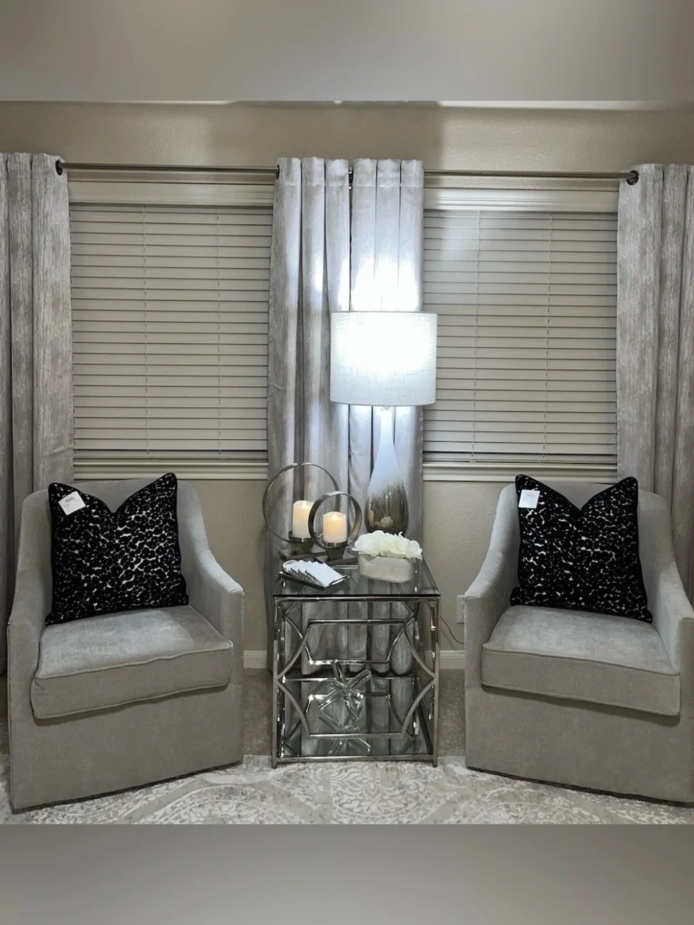 Casa Decor listing pillows